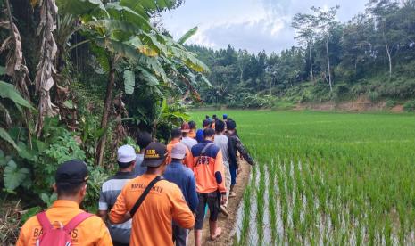 Tim SAR Gabungan mencari warga Brebes yang hilang selama tiga hari. 