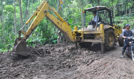 Satu Unit Eskavator Diamankan di Siak karena Merambah Hutan (ilustrasi).