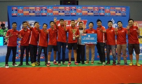 Tim Universitas Trisakti yang menjuarai LIMA Badminton Jakarta