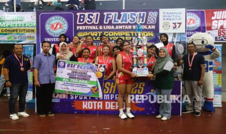 Tim voli putri SMA Al Nur Cibinong berhasil mengamankan gelar juara ketiga dalam ajang Volleyball Competition BSI FLASH 2025 Kota Depok.