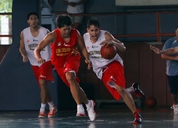 Timnas basket  putra Indonesia melakukan latihan di Stadion Basket Senayan, Jakarta, jelang laga SEA Games 2011.