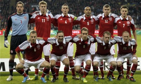 Timnas Denmark berpose jelang laga persahabatan lawan Swedia di Stadion Parken, Copenhagen, Denmark. 