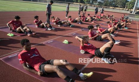 Timnas Indonesia U-17 menjalani Training camp (TC)  di Stadion Sriwedari, Jumat (11/8).