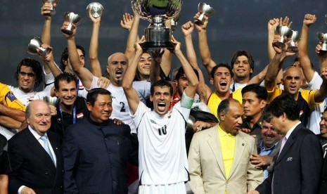 Timnas Irak saat meraih gelar Piala Asia pertama tahun 2007 di Jakarta.