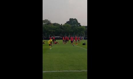 Timnas Kaledonia Baru U-17 memulai latihan perdana menjelang Piala Dunia U-17 2023 di Lapangan A Gelora Bung Karno, Jakarta, Selasa (7/11/2023).