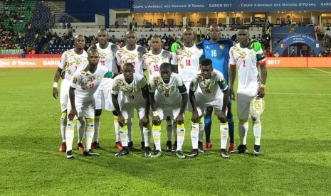 Timnas Senegal sebelum laga lawan Aljazair pada laga penyisihan Grup B Piala Afrika 2017 di stadion Franceville, Gabon, Senin (23/1).