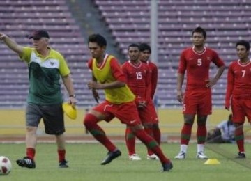 Timnas senior Indonesia saat menggelar latihan di bawah arahan pelatih Wim Rijsbergen.