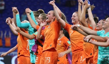 Timnas sepakbola wanita Belanda merayakan keberhasilan lolos ke final Piala Dunia Wanita 2019.