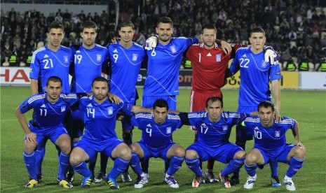 Timnas Yunani berpose jelang laga kualifikasi Grup F Piala Eropa 2012 lawan Georgia di Stadion Mikheili Meskhi di Tbilisi. 