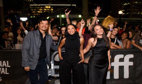 Timo Tjahjanto, Hana Malasan, dan Aurora Ribero. Film tebaru karya Timo Tjahjanto, The Shadow Strays, menuai pujian saat penayangan di Toronto International Film Festival.