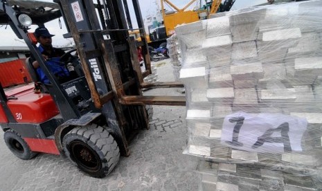 Tin plated metal is loaded to cargo ship at Sunda Kelapa Port, Jakarta (file photo)