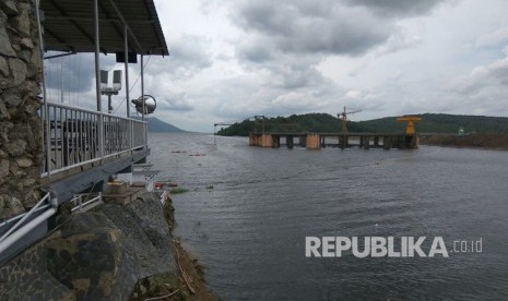 Tinggi muka air (TMA) Waduk Jatiluhur terus meningkat, seiring dengan masih tingginya curah hujan, Selasa (7/3). Saat ini, ketinggian volume air waduk ini mencapai 104,24 mdpl.