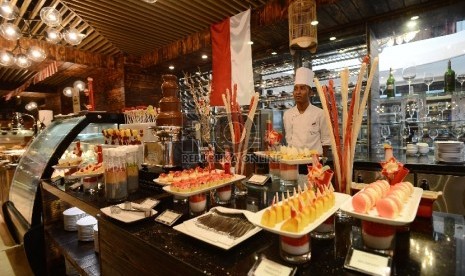 Tingginya persaingan bisnis kuliner memaksa para pelaku bisnis untuk giat berinovasi mulai dari bentuk atau tampilan, cara penyajian, kreasi pembuatannya.