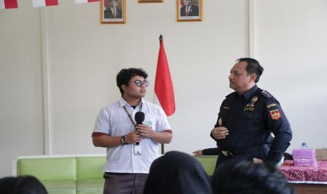 Tingkatkan pemahaman tentang peran Bea Cukai dan beragam ketentuan yang diaturnya kepada kalangan pelajar, Bea Cukai kembali menggelar dan menerima kunjungan dari para siswa SMA sederajat. Kegiatan ini dilaksanakan di dua wilayah berbeda, yaitu Yogyakarta dan Malang.