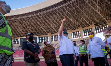 Tinjau Kesiapan Venue PON, Airlangga Ingatkan Prokes Ketat