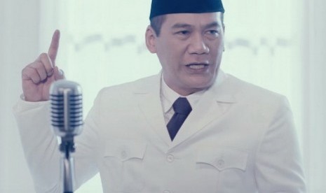 Tio Pasukadewo berperan sebagai Ir Soekarno dalam Film Pantja Sila: Cita-Cita dan Realitas