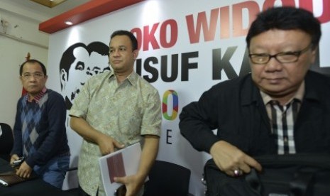 Tjahjo Kumolo (kanan), Anies Baswedan (tengah) dan Akbar Faisal (kiri) 