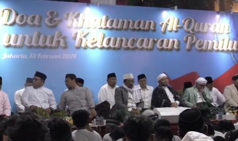 TKN Prabowo Gibran menggelar pengajian dan doa bersama jelang Pemilu 2024.