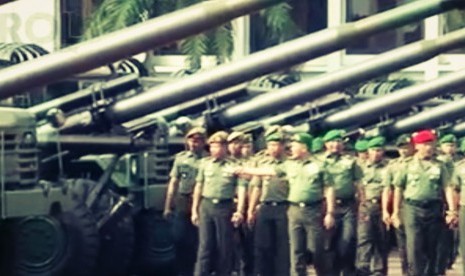 TNI Angkatan Darat (TNI AD) memamerkan 18 unit meriam baru di Markas Besar TNI AD, Jakarta, Selasa (6/5).