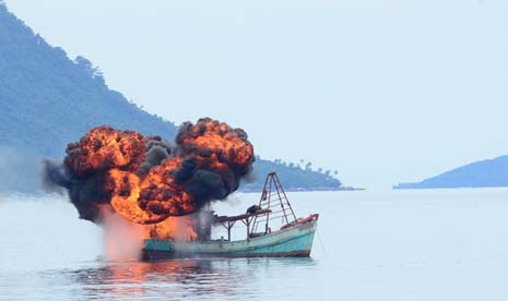 TNI tenggelamkan kapal asing pencuri ikan