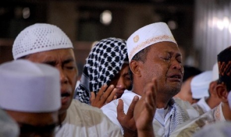 Tobat lebih dari sekadar mengucapkan lafaz istighfar, tetapi menuntut persyaratan lebih banyak. 