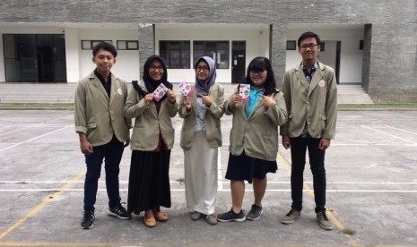 Toga Mask, masker wajah berbahan dasar kulit buah naga dan tongkol jagung.  Masker ini dikembangkan lima mahasiswa Universitas Gadjah Mada (UGM).  