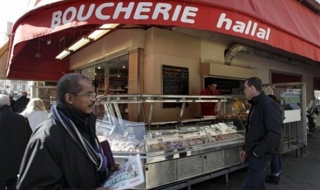 Toko daging halal di kota Paris.  (Foto : Michel Euler/AP)