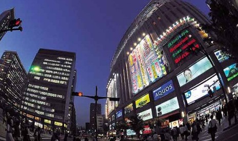 Toko Elektronik di Akihabara Jepang