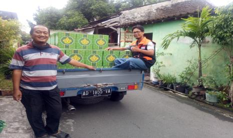 Toko selaras unit usaha BUMMas Sumber Mapan Rumah Zakat Desa Berdaya Sumber Surakarta kebanjiran pesanan.