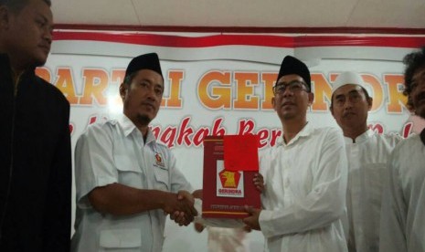 Tokoh muda Cirebon, Nasihin Masha mencalonkan sebagai balon Bupati Cirebon melalui Partai Gerindra.