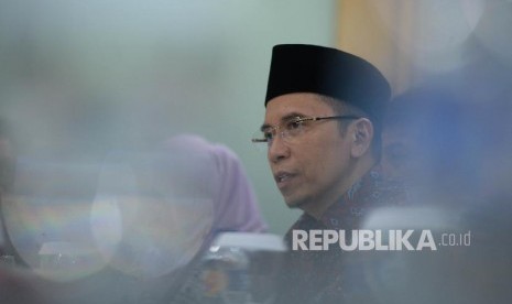 Tokoh Nasional yang juga Gubernur NTB Muhammad Zainul Majdi atau Tuan Guru Bajang (TGB) menyampaikan paparannya saat berkunjung ke kantor Republika, Jakarta, Selasa (17/7).