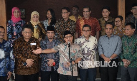 Tokoh partai politik dan lintas agama berkumpul di kediaman Ketua Umum Partai Kebangkitan Bangsa (PKB) Muhaimin Iskandar, Jakarta Selatan, Selasa (23/5). 