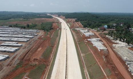 Tol Bengkulu-Taba Penanjung. PT Hutama Karya perwakilan Bengkulu memprediksi sebanyak 4.000 kendaraan akan melintas di Tol Bengkulu - Taba Penanjung pada puncak arus mudik di wilayah tersebut. resmi beroperasi selama 24 jam mulai Jumat (23/12/2022). 