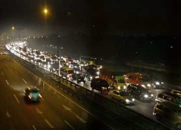 Tol Cikampek macet hingga Sabtu (27/8) dinihari