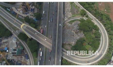 Polisi Berlakukan Tilang di Tol Layang Japek. Tol Layang Jakarta Cikampek.