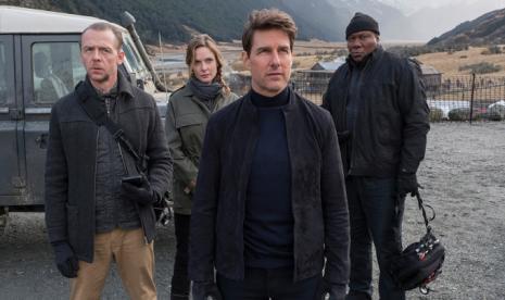  Tom Cruise, di antara kru film Mission Impossible