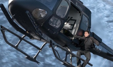 Tom Cruise melakukan adegan berbahaya di Mission Impossible Fallout