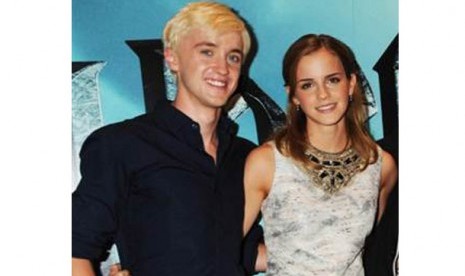 Tom Felton, kiri dan Emma Watson