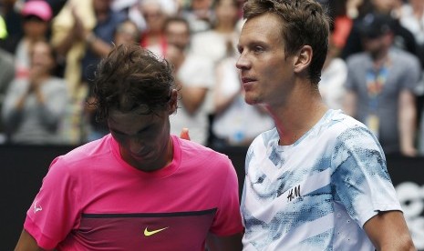 Tomas Berdych (R) of the Czech Republic reacts after defeating Rafael Nadal of Spain in their men's singles quarter-final match at the Australian Open 2015 tennis tournament in Melbourne January 27, 2015.