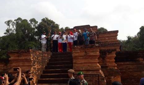 Toner Box Asian Games sambangi Candi Muaro Jambi, sebagai salah satu destinasi wisata terkenal di Jambi, Jumat (3/8). 