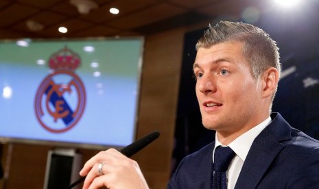 Toni Kroos berbicara dalam konferensi pers perpanjangan kontraknya.