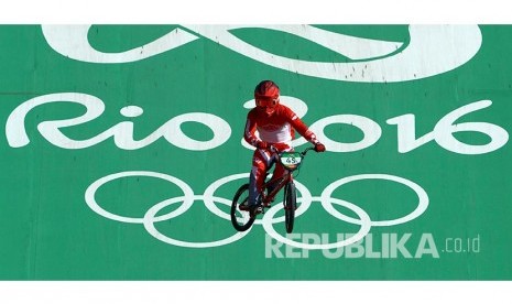 Toni Syarifudin pada kualifikasi BMX Olimpiade Rio