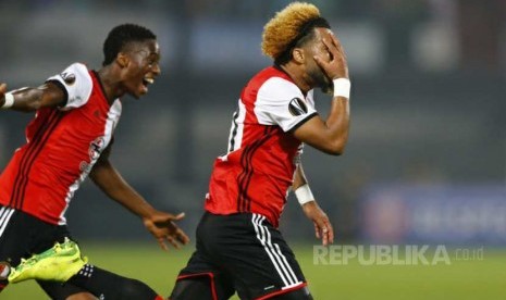 Tonny Vilhena merayakan gol dalam pertandingan Liga Europa melawan MU, Jumat pagi (16/9)  