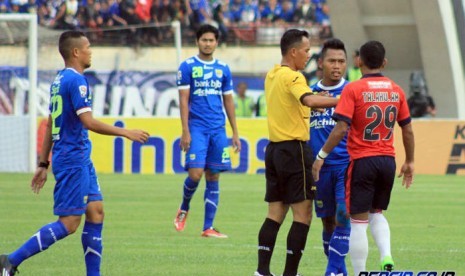 Tony dan Musafri terlibat perang mulut di lapangan 