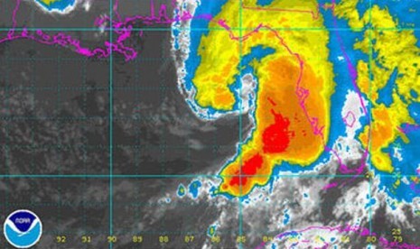 Topan Andrea yang menyerang Florida, Amerika Serikat.