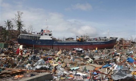 Topan Haiyan porak-porandakan Filipina.