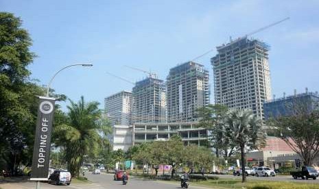 Topping off Apartemen Opus Park.