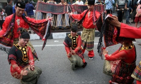 Tor tor dancers perform the traditional dance in Meda, North Sumatra, on Monday.  