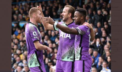 Tottenham Hotspur menang besar 4-0 dari menghadapi tuan rumah Leeds United di laga lanjutan Liga Primer Inggris pada Sabtu (26/2/2022) malam WIB.