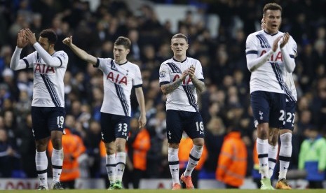 Tottenham Hotspur v Watford - Barclays Premier League - White Hart Lane - 6/2/16 Tottenham Hotspur players celebrate winning after the game